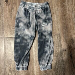 Nike velvet sweats, great condition. Toddler size 2T